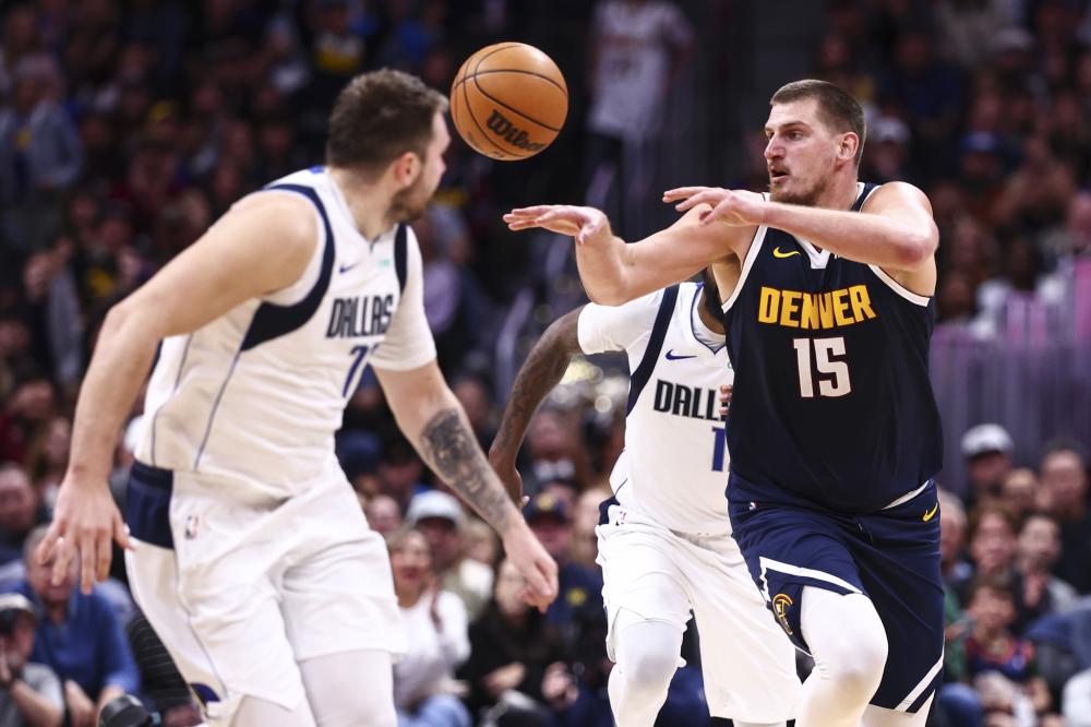 刻引发了球 刻引发了球